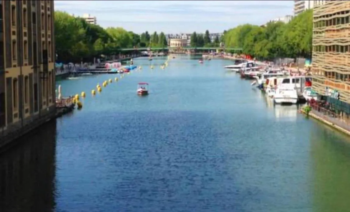 Beau Studio Centre Paris Bassin De La Villette 0*,  France